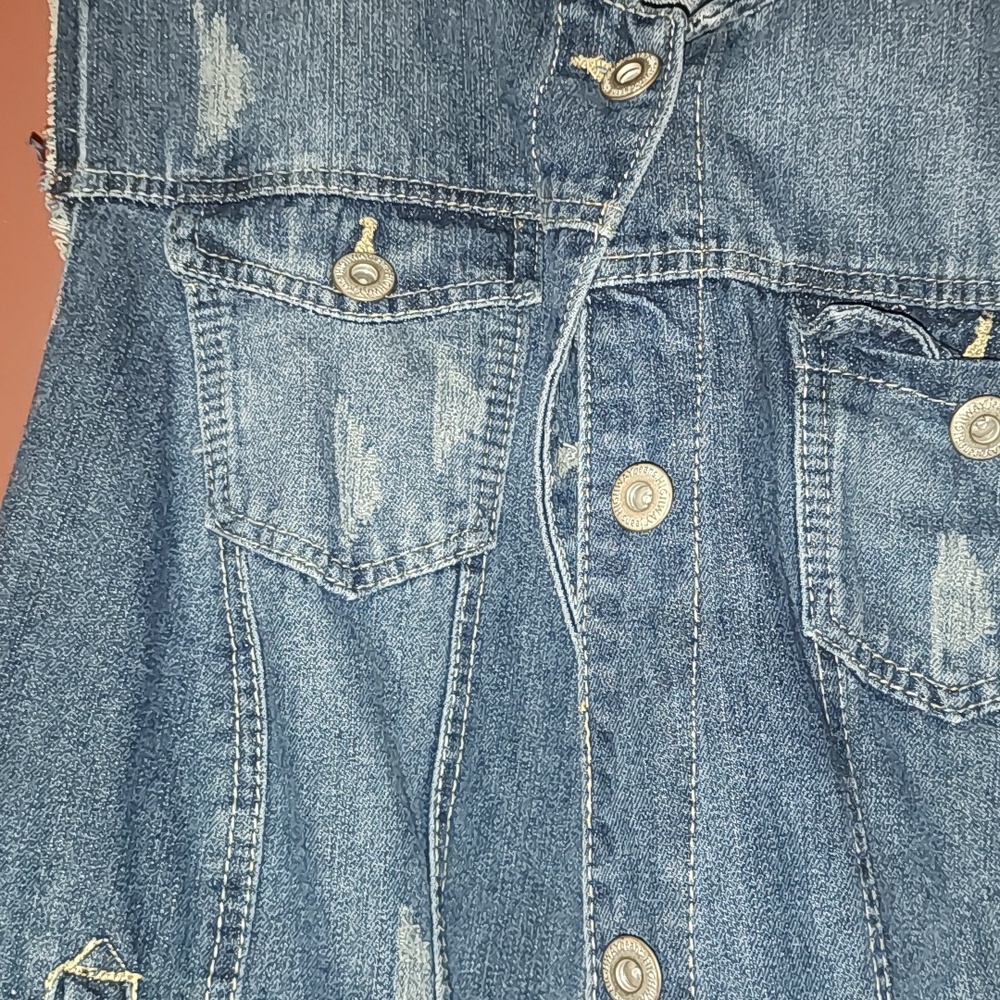Vest - Picture 2 of 4
